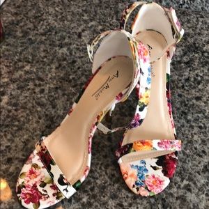 New never worn strappy sandals